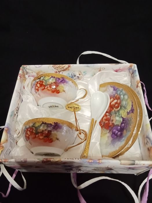 Чайник, сахарница,молочник, чашки, супница