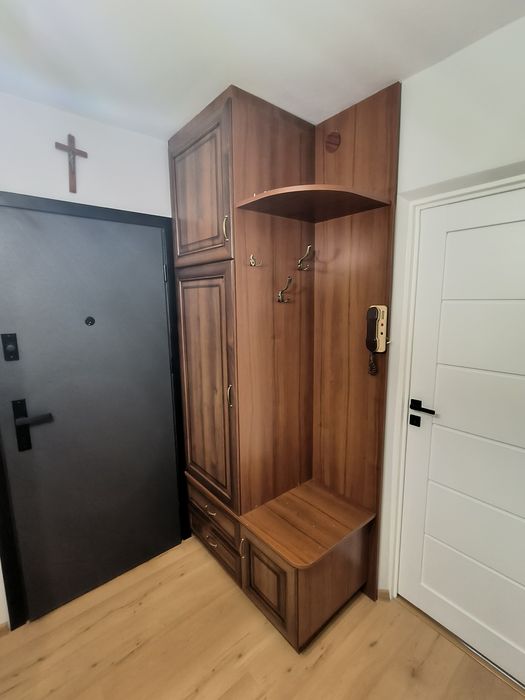 Garderoba do przedpokoju z siedziskiem