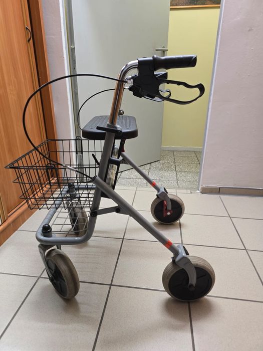 Chodzik dla seniora balkonik z koszem hamulcami siedzisko