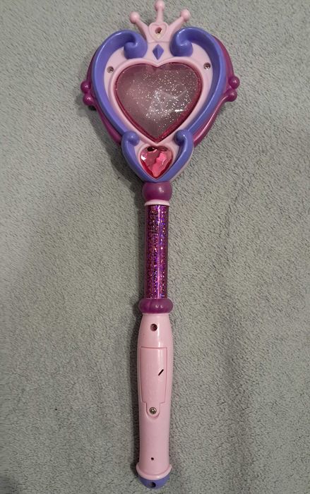 Sprzedam dużą, interaktywną różdżkę księżniczki