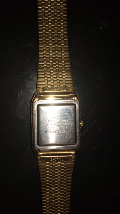 Relógio dourado Casio