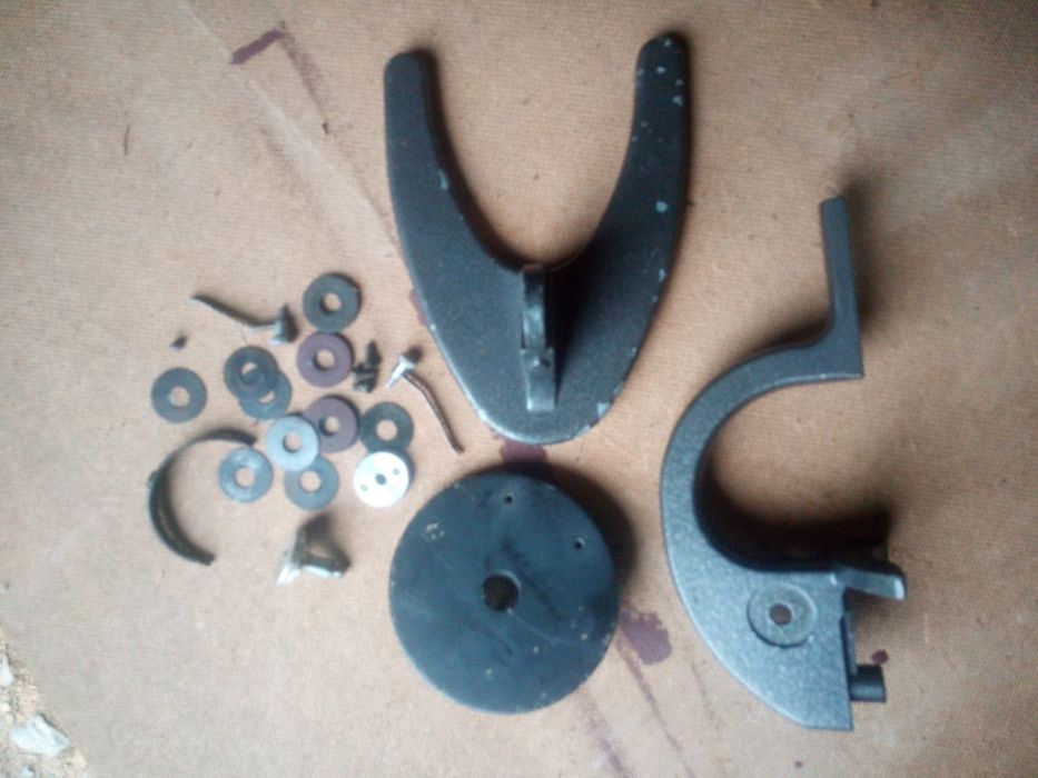 Деталі до мікроскопів.