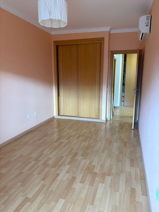 Apartamento T2 no 1°andar com elevador