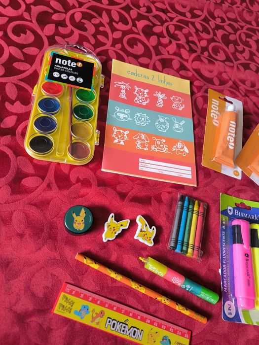 Conjunto de material escolar NOVO