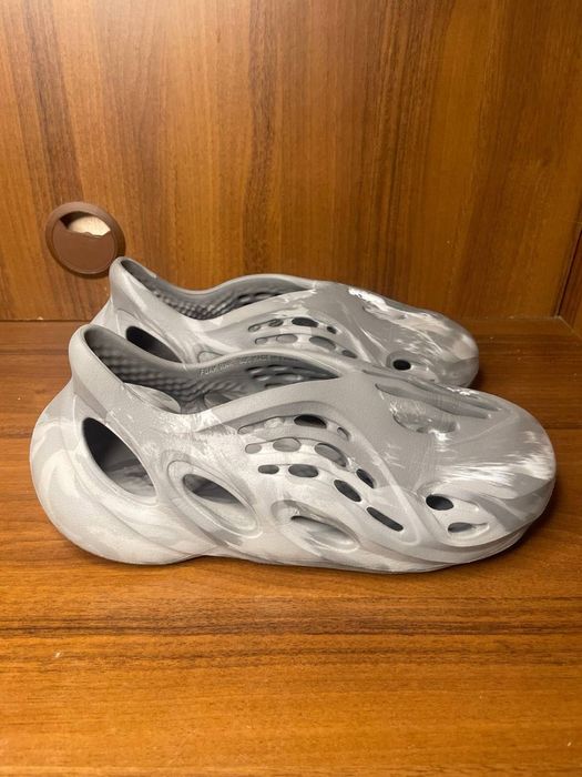 оригінальні кросівки Adidas Yeezy Foam RNNR MX Granite