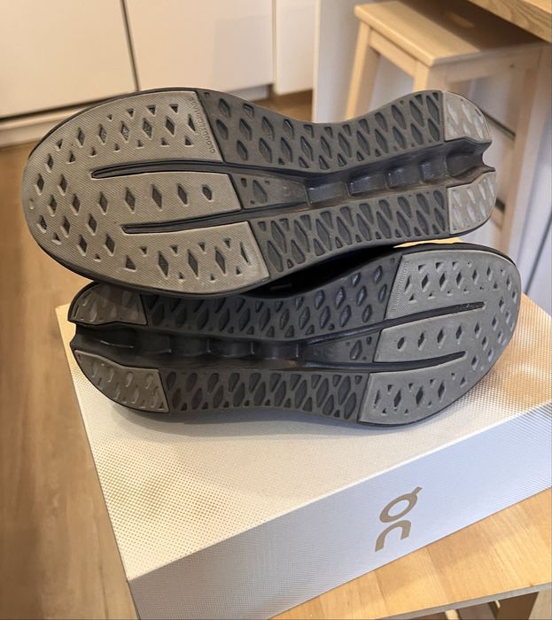 Tenis On Cloudsurfer Tam 44