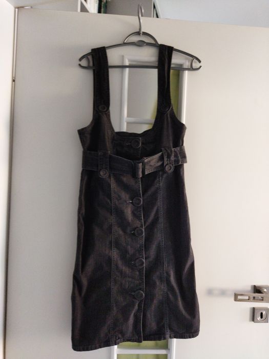 Sukienka na szelkach