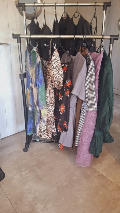 Paczka sukienek 14 sztuk, 4 z metką