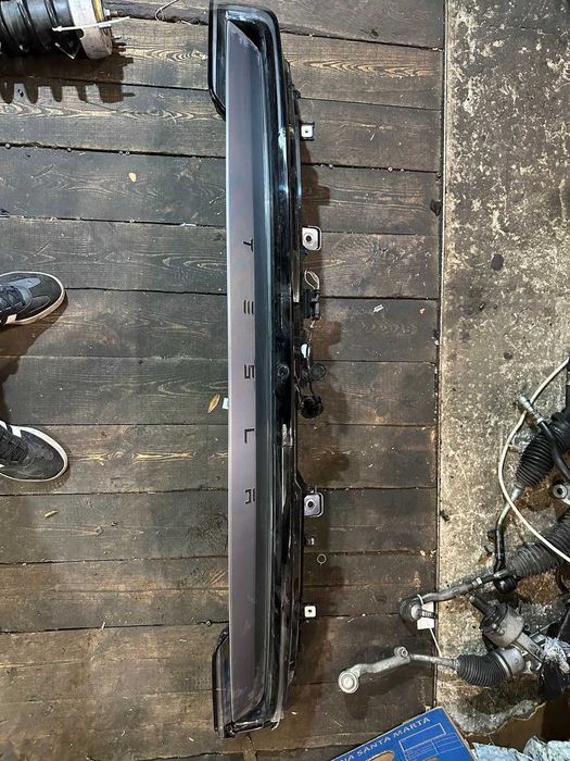 Фонарь задний Tesla Juniper 2025 ДЕФЕКТ