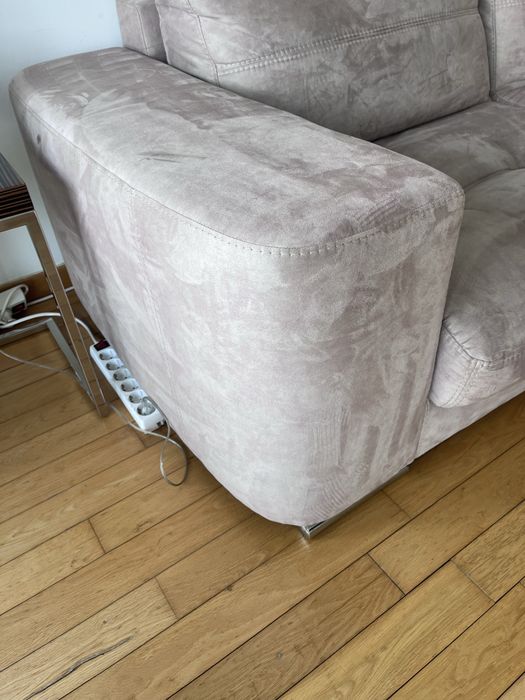 Sofa de veludo taupe rosa