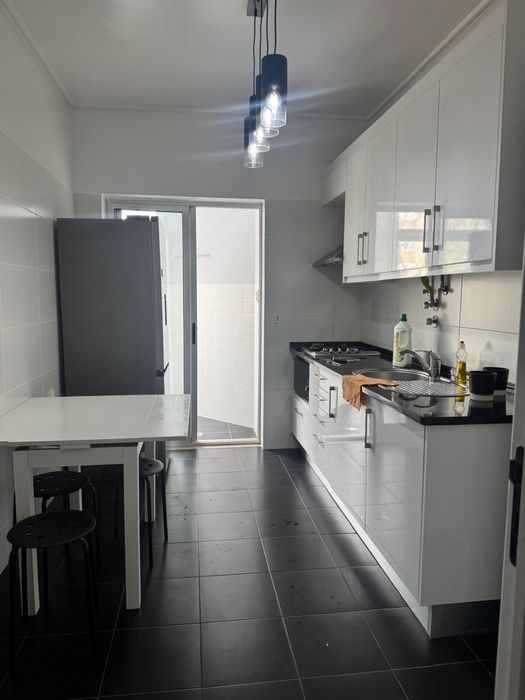 Apartamento T2 totalmente remodelado e mobilado