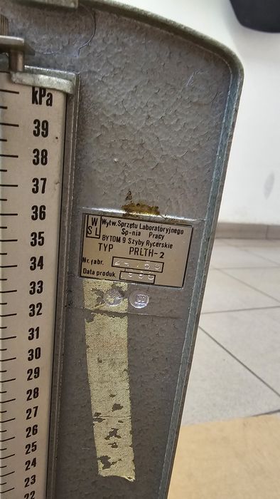 ciśnieniomierz PRLTH-2 z 1985 roku.