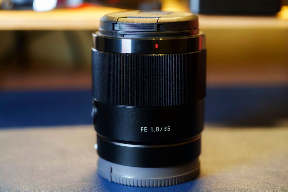 Sony 35mm f/1.8 – Como Nova (com caixa)