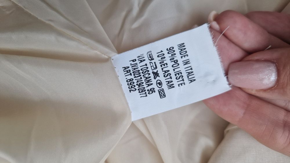 Jasnobeżowa taliowana marynarka rozmiar SM