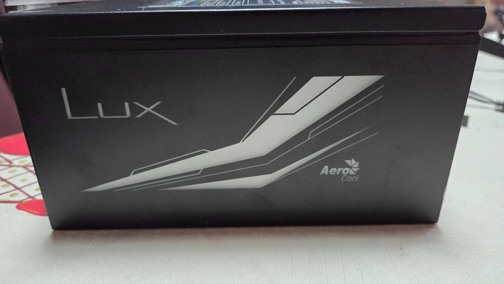 Fonte de Alimentação Aero Cool Lux MODULAR RGB 650M (650W)