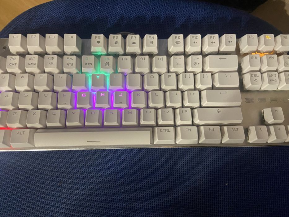 Клавиутар Zero на синих свитчах
