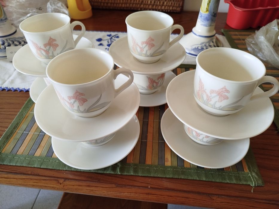 Eight Breakfast Cups in Pyrex425130282557132801