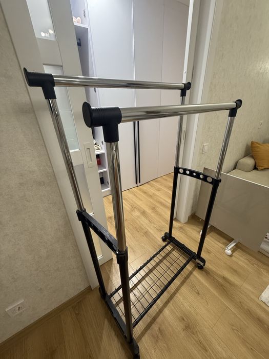 Вешалка телескопічна