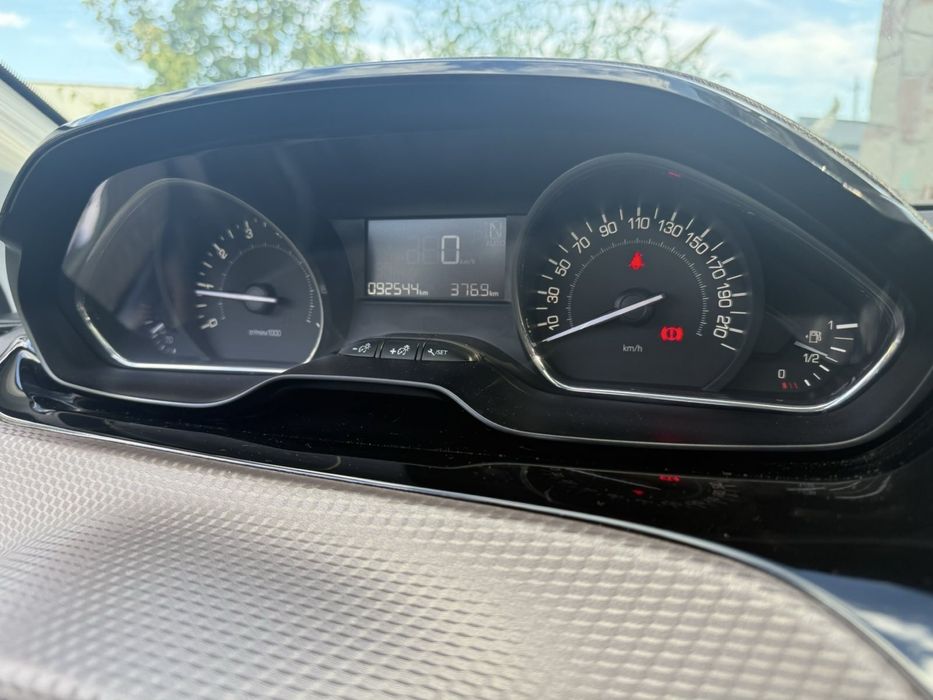 Авто Peugeot 2008 2013 1.2 бенз