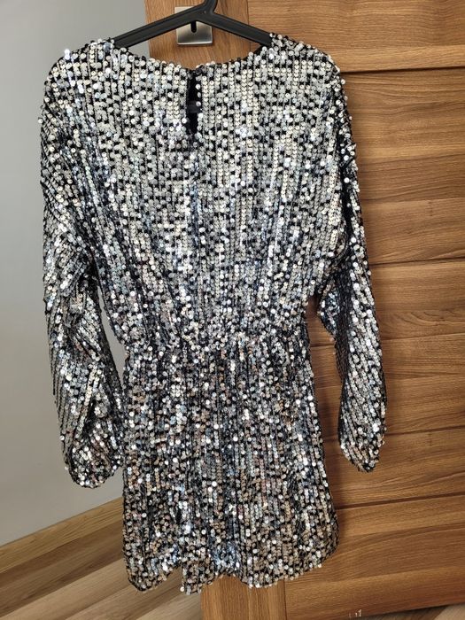 Sukienka z cekinami
