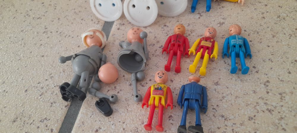 Lot of figurines / parts64586019008257122