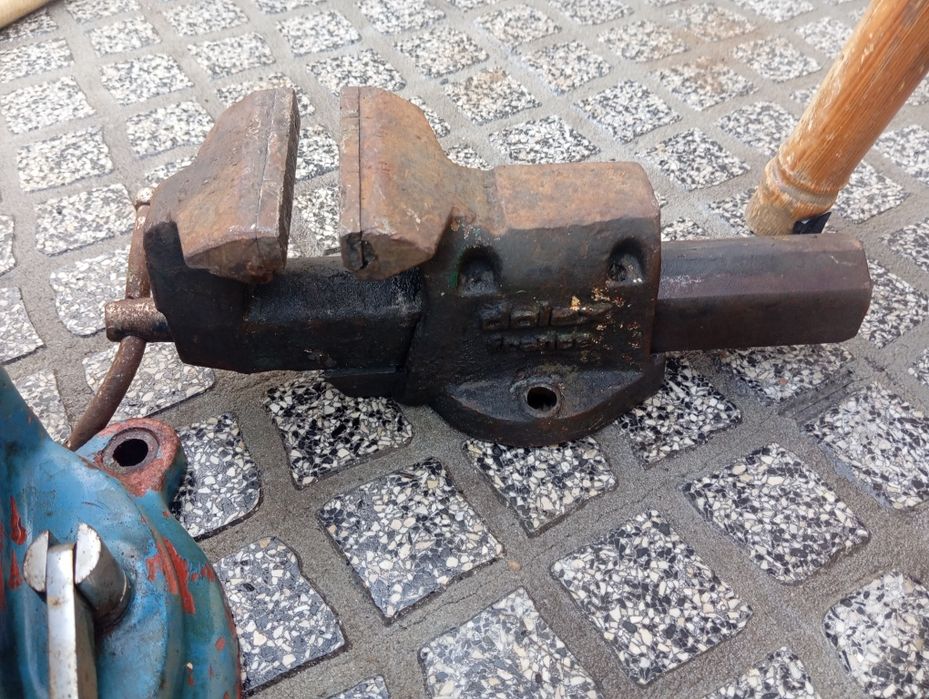 Vários tornos bancada pequenos e grande