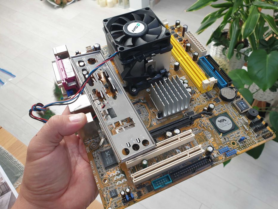 Płyta główna ASUS M2V-TVM Socket AM2 DDR2 PCIE PCI blaszka i chłodze..