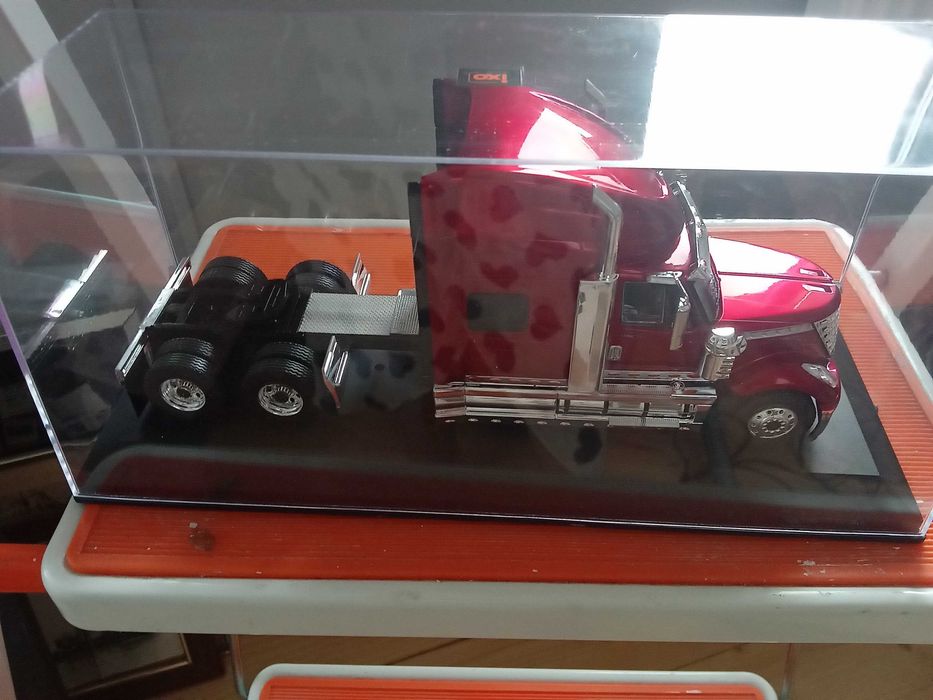 Модель авто TR103 1:43