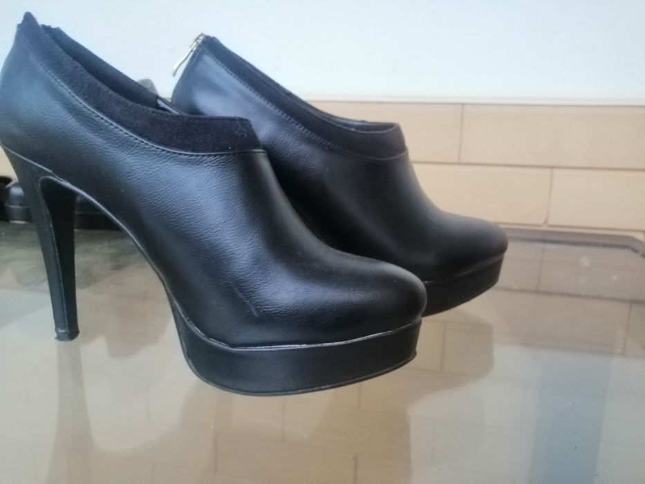 Botins pretos muito bonitos