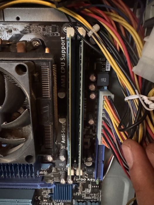 Пк ( оперативка не працює )