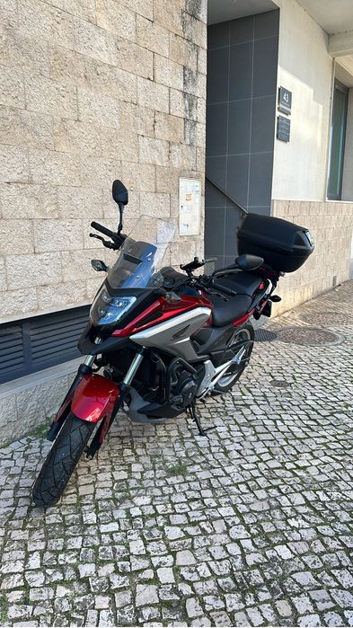 Mota semi nova com poucos km