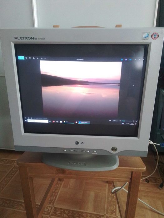 Monitor CRT  LG Flatron ez T710BH