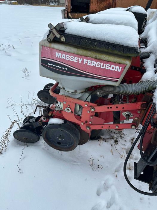 Продається сівалка пневматична Massey Ferguson 555 6