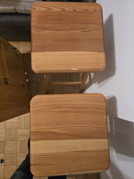 Stolik kuchenny rozkładany i 2 hokiery