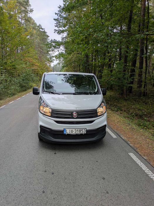 Wypożycz wynajem busa Fiat Talento 9-osób - Trafic Vivaro
