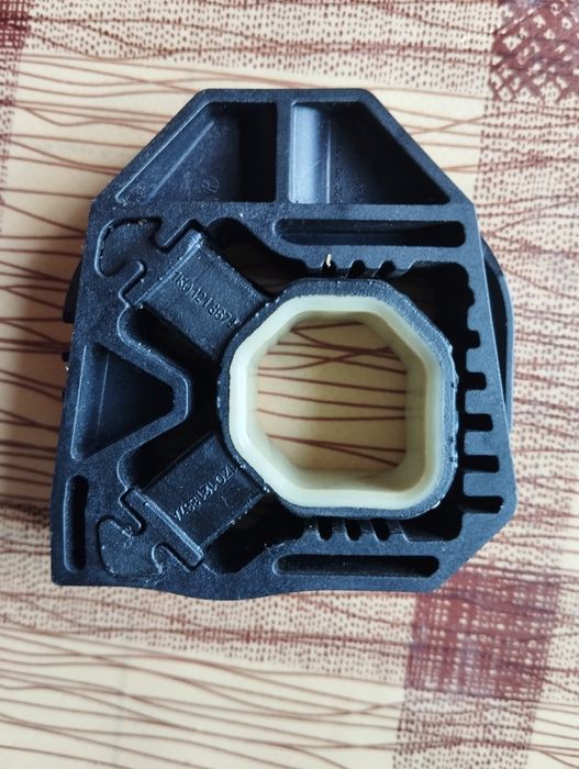 Подушка радіатора.кронштейн радіатора