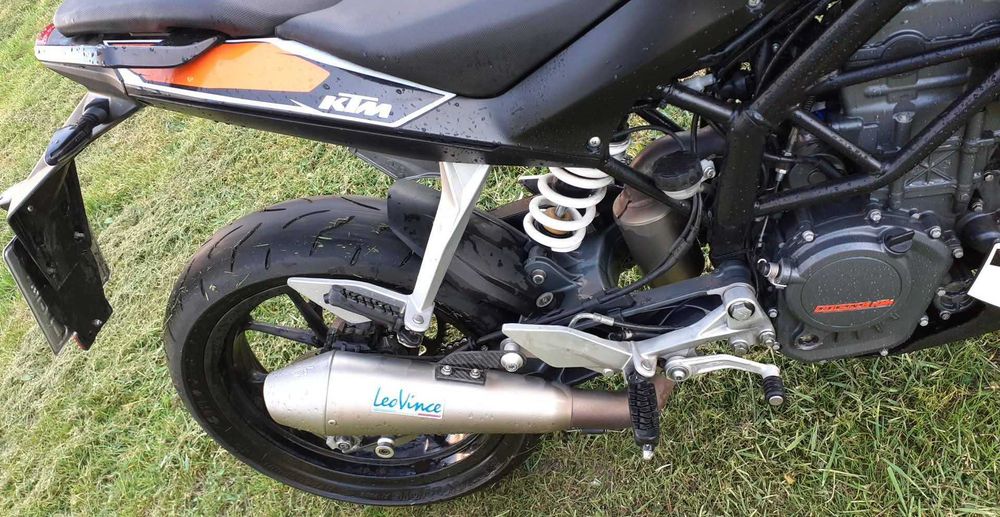 KTM.-  Duke  125