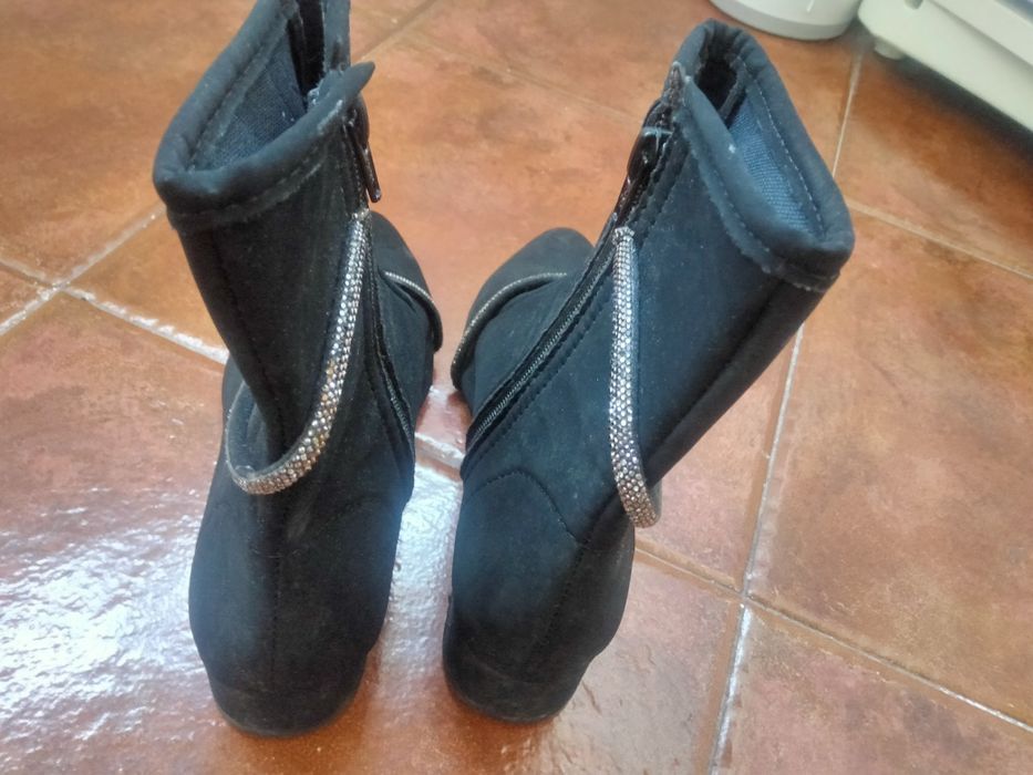 Botas  pretas com strass N 37