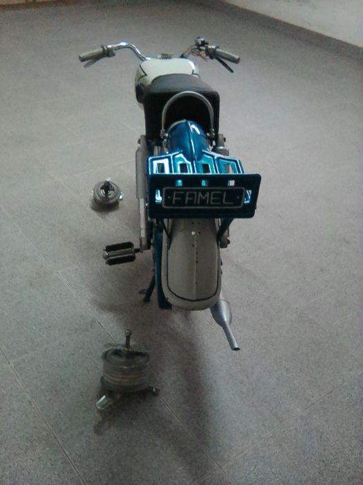 Famel foguete 3v de punho com motor DKW motor auxiliar de pedais não tem matrícula muito raro