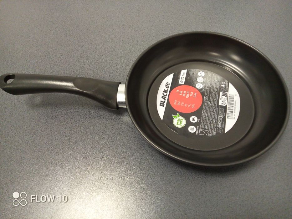 Patelnia nowa z metką