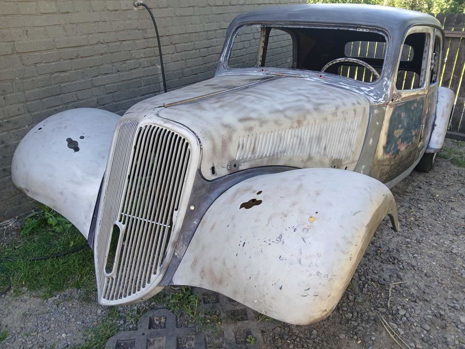 Citroen BL11 , bn  zabytkowy w trakcie renowacji