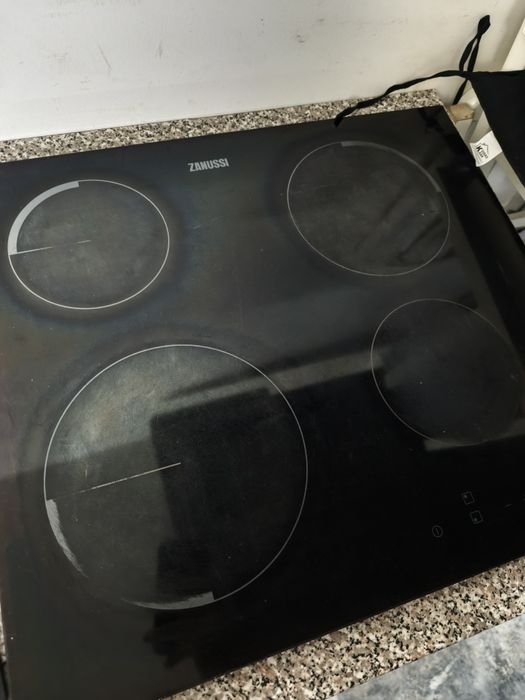 Móvel com forno e 2 placas
