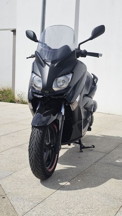 Yamaha XMAX 125 + 2 Capacetes E Box