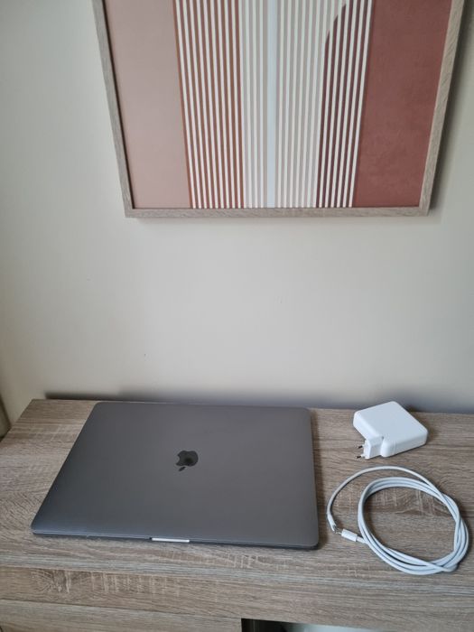Macbook Pro 16 i7/64gb/1TB/5500M 8gb