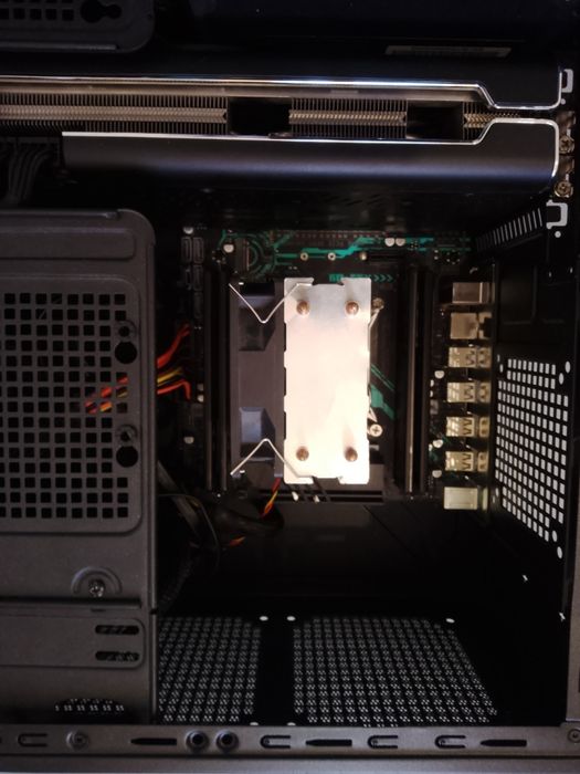 14ядер 28 потоків 3.6Ghz/16gb ddr4/RX 5700XT 8gb/ssd 128/hdd 1tb/650W