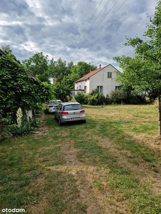 Dom wolnostojący z dużą działką w mieście