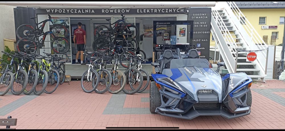 Kontener handlowo usługowy taras schody przeszklony