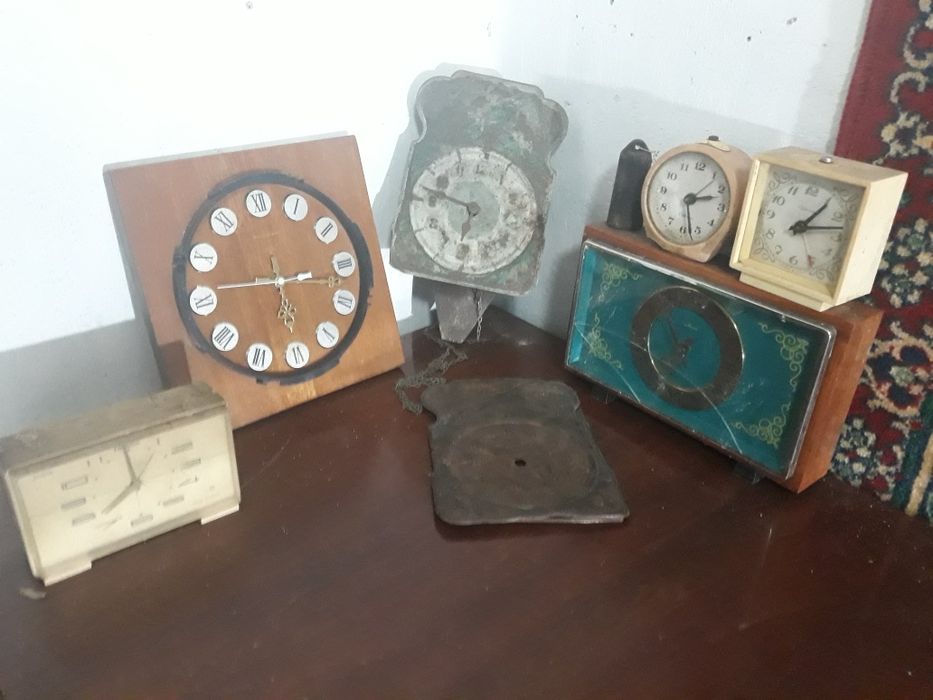 Часы СССР настенные, настольные и будильники. Под реставрацию.