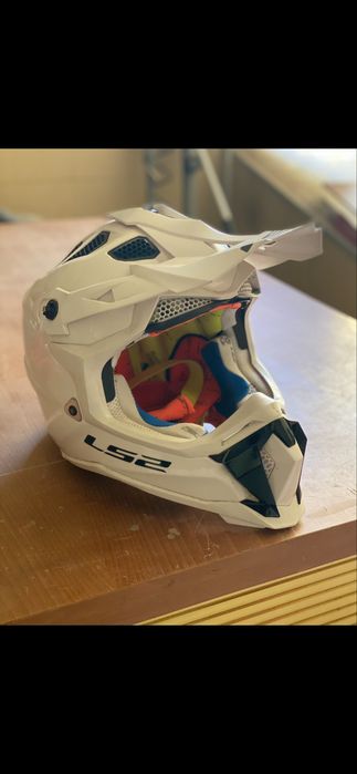 capacete de motocross LS2 MX470 Subverter branco.