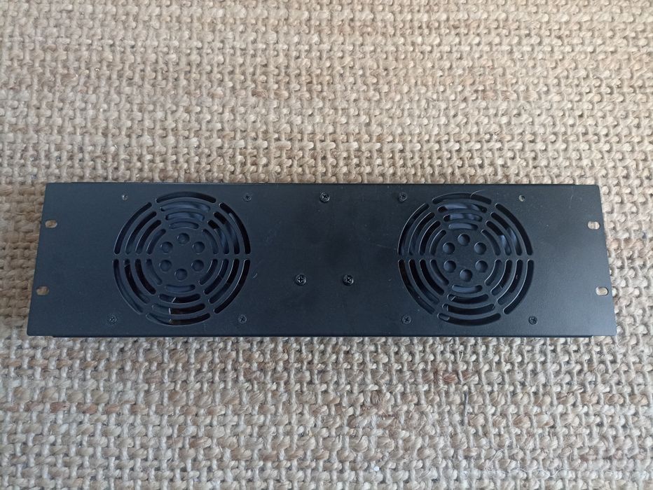 Panel wentylatorów do szafy rack